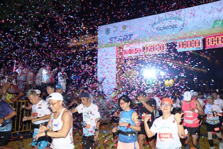 Ribuan peserta mulai start Tangsel Marathon. (RIK)