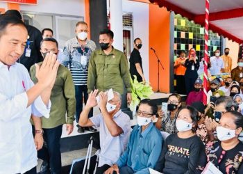 Serahkan Bansos, Presiden Jokowi: Gunakan untuk Hal Produktif