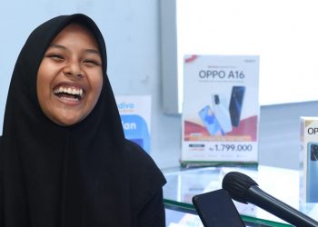 HP-nya Rusak Gara-gara Jatuh Saat Kejar Presiden Jokowi, Sabrila Kini Tersenyum Bahagia