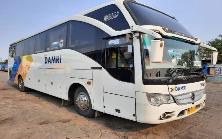 Angkutan umum bus Damri (NET)