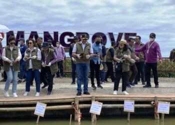 Di Ketapang Urban Aquaculture, Delegasi PEMSEA Cicipi Produk Olahan Berbahan Baku Mangrove