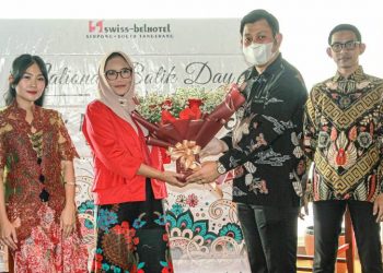 Memperingati Hari Batik Nasional dan Dukung UMKM Lokal, Swiss-Belhotel Serpong Gelar Fashion Show