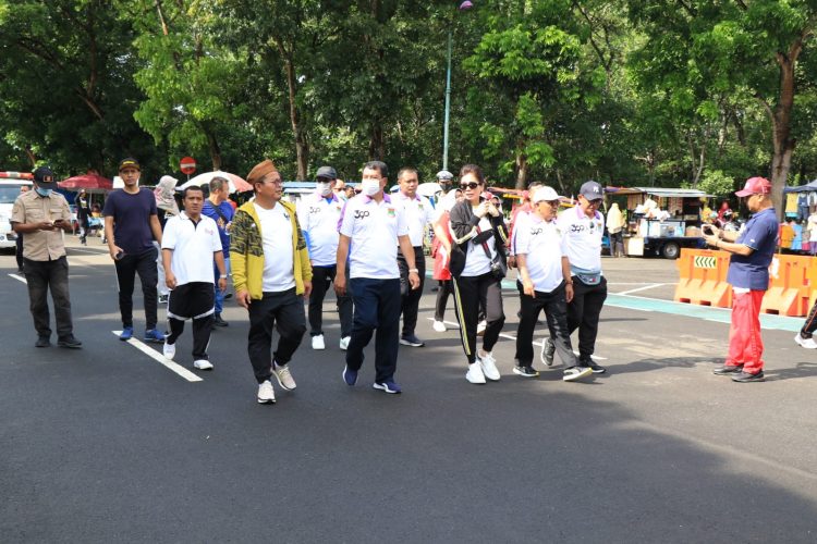 Jalan santai sambut HUT Kabupaten Tangerang ke-390. (RIK)