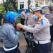 Operasi Zebra Jaya, Polres Tangsel Bagi-bagi Helm dan Sembako