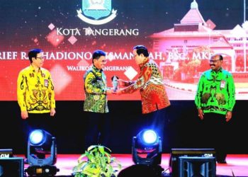Wakil Walikota Tangerang Sachrudin terima penghargaan dari KEMENPAN RB. (IST)