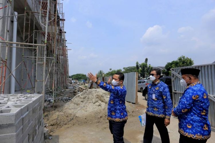 Walikota Tangerang, Arief R. Wismansyah sidak pembangunan venue untuk Porprov VI Banten. (KEY)