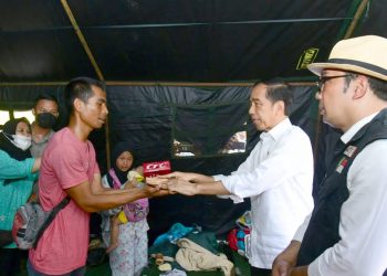 Kunjungi Cianjur, Presiden Jokowi Kunjungi Tenda Pengungsi Korban Gempa
