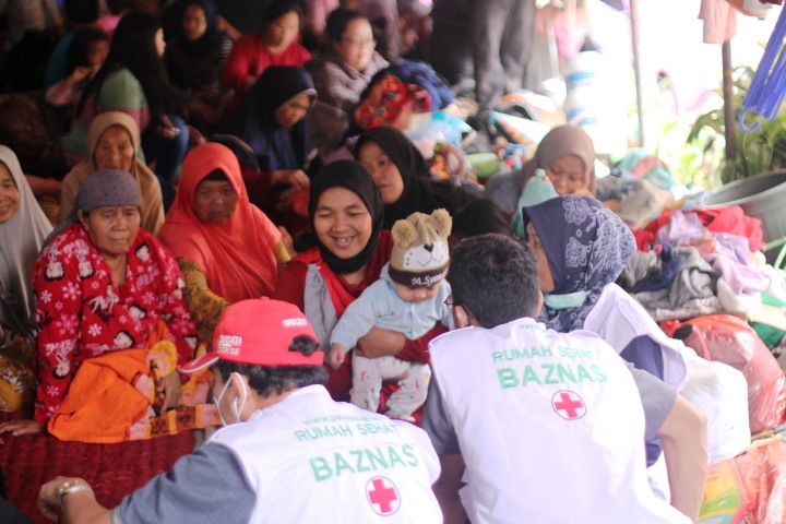 Relawan Baznas bangun pos layanan korban gempa bumi Cianjur. (IST)