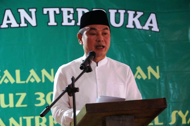 Wakil Bupati Tangerang, Mas Romli saat menghadiri Maulid Nabi Muhammad SAW di Kecamatan Teluk Naga. (RIK)