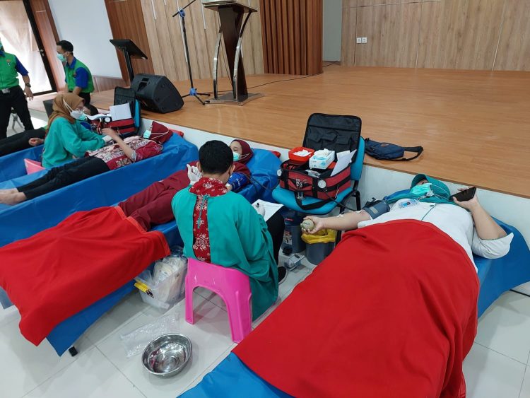 Donor darah di RSU Kota Tangsel. (RAY)