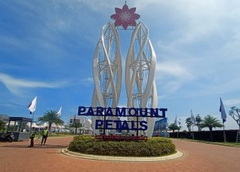 Gerbang masuk kawasan Paramount Petals, Kecamatan Curug, Kabupaten Tangerang. (RIZ)