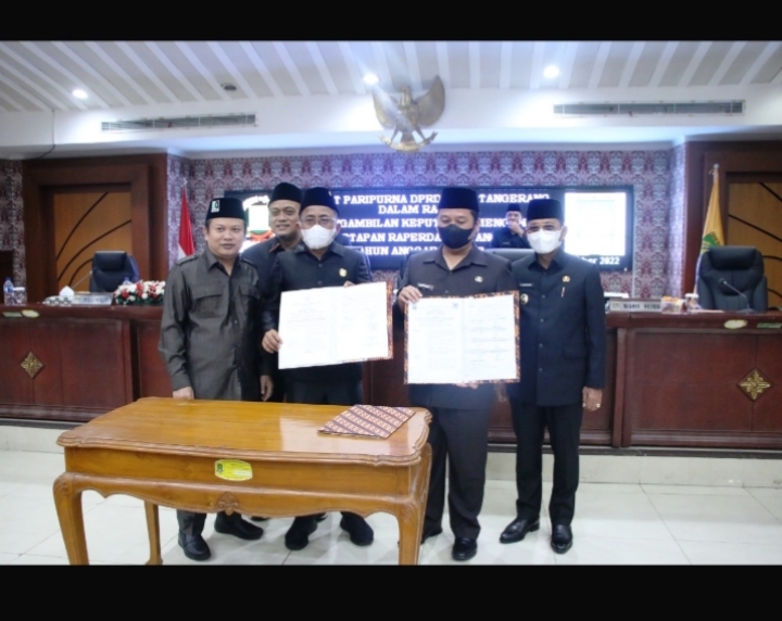 Paripurna pengesahan APBD Kota Tangerang tahun 2023 di Gedung DPRD Kota Tangerang. (YUL)