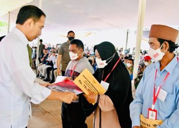 Presiden Joko Widodo Serahkan Bantuan Stimulan Rumah Korban Gempa Cianjur