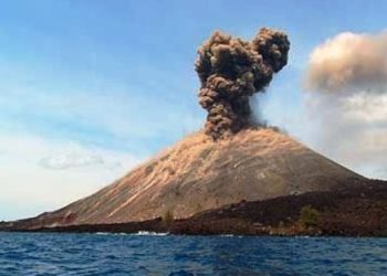 Waspada! Gunung Anak Krakatau Erupsi, Berstatus Siaga III