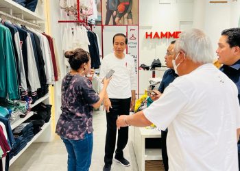 Kunjungi Mal di Pekanbaru, Presiden Jokowi dan Para Menteri Belanja Produk Lokal Indonesia