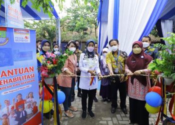 SGM Eksplor – Indomaret Salurkan Bantuan Pendidikan dan Beasiswa di 20 Kota