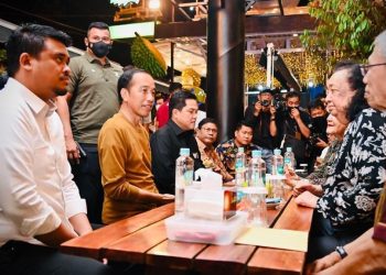 Cerita Para Pemred Makan Durian Bersama Presiden Jokowi