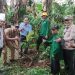 Cegah Longsor, Indah Kiat Tangerang Tanami Pohon di Bantaran Sungai Cisadane