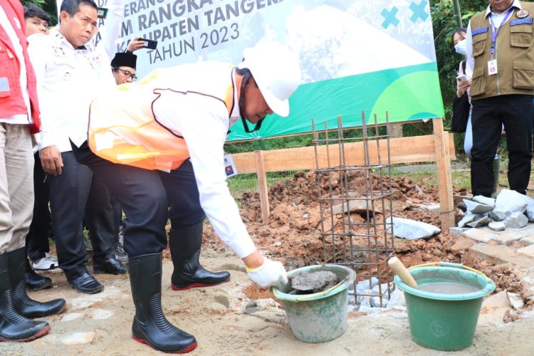 Peletakan batu pertama monumen memorial relawan Covid-19 dan ruang asrama Tangerang Volunteer Park. (RIK)