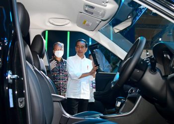 Presiden Jokowi Ajak Industri Otomotif Bergeser ke Kendaraan Listrik