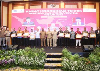 Sekda Moch Maesyal Rasyid Raih Penghargaan Askompsi Digital Leadership Government Awards 2022