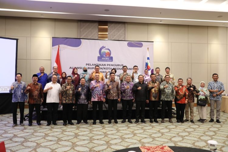 Pelantikan Aliansi Kabupaten/Kota Peduli Sanitasi (AKKOPSI) periode 2022-2026. (RIK)