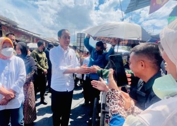 Presiden Cek Harga Kebutuhan Pokok di Pasar Baleendah