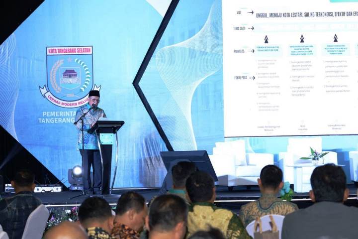 Walikota Tangsel Benyamin Davnie membuka Musrenbang RKPD. (RAY)