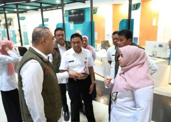 Hari Pertama Usai Libur Lebaran, Bupati Zaki Langsung Sidak Pelayanan
