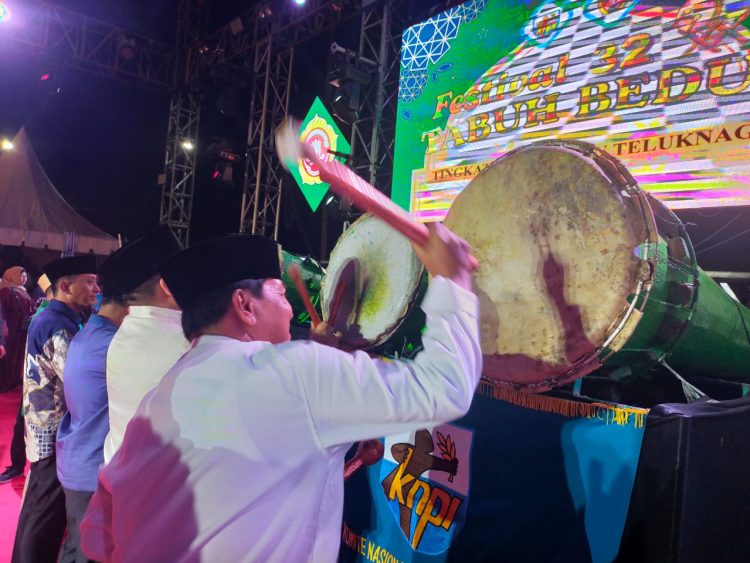 Sekretaris Daerah Kabupaten Tangerang Moch. Maesyal Rasyid membuka Festival Tabuh Bedug Kecamatan Teluk Naga. (RIK)