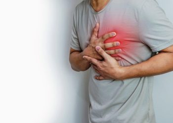 Jangan Sepelekan Nyeri Dada, Bisa Jadi Gejala Serangan Jantung
