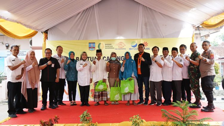 Penerima bantuan pangan dalam penanganan stunting di Kabupaten Serang. (IST)