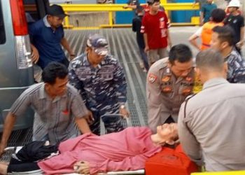 Diunggah Di Medsos Wakapolda Banten, TNI-Polri Kompak Evakuasi Korban Kebakaran KMP Royce 1