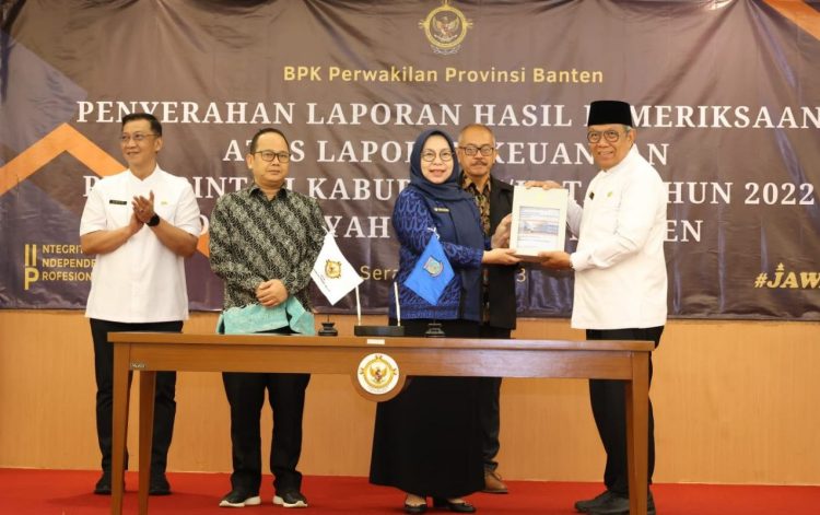 Pemberian Opini Wajar Tanpa Pengecualian (WTP) Perwakilan BPK Provinsi Banten ke Pemkot Tangsel. (IST)