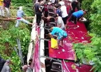 Polisi Selidiki Bus Rombongan Warga Tangsel Nyungsep ke Jurang