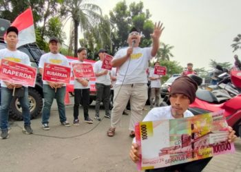Delapan Tahun Rugi Terus, Janur Geruduk Bank Banten