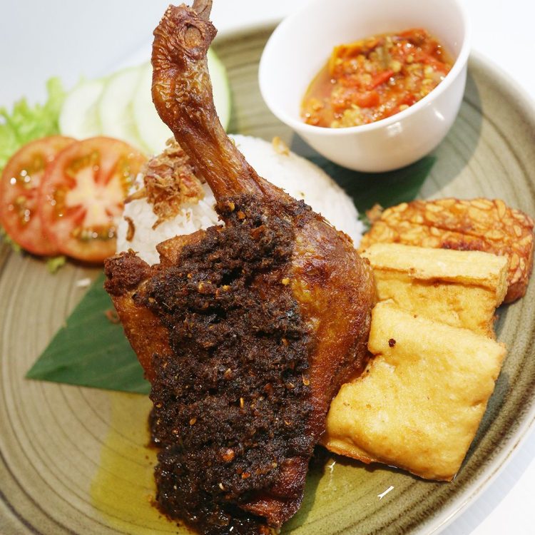 Bebek Goreng Bumbu Hitam. (IST)