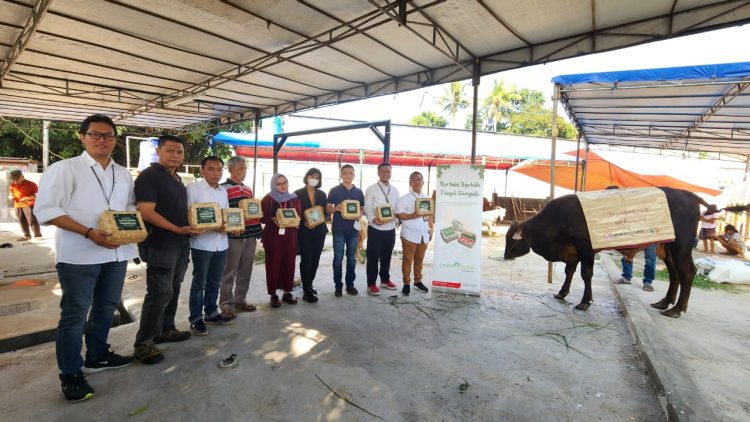Yayasan Muslim Sinar Mas Land serahkan hewan kurban. (IST)