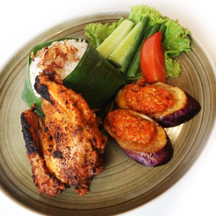 Ayam kampung bakar bumbu Taliwang. (IST)