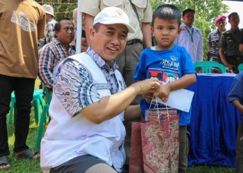 Anak Yatim dan Ibu Hamil di Pesawaran Sumringah Dapat Bantuan dari BAZNAS