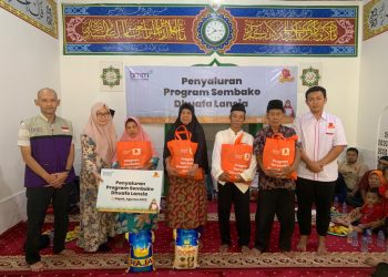 Syamil Aqiqah Bareng BMM Salurkan Paket Sembako untuk Dhuafa Lansia 