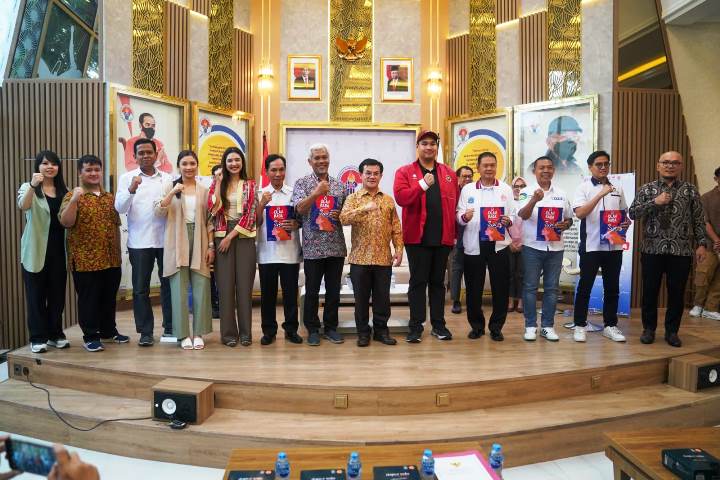 Menteri Pemuda dan Olahraga Republik Indonesia (Menpora RI) Dito Ariotedjo meluncurkan program youth mental health center di Media Center Kemenpora, Jakarta, Rabu (2/8). Menpora Dito menekankan pentingnya kesadaran dan pemahaman mengenai kesehatan mental. (foto:egan/kemenpora.go.id)