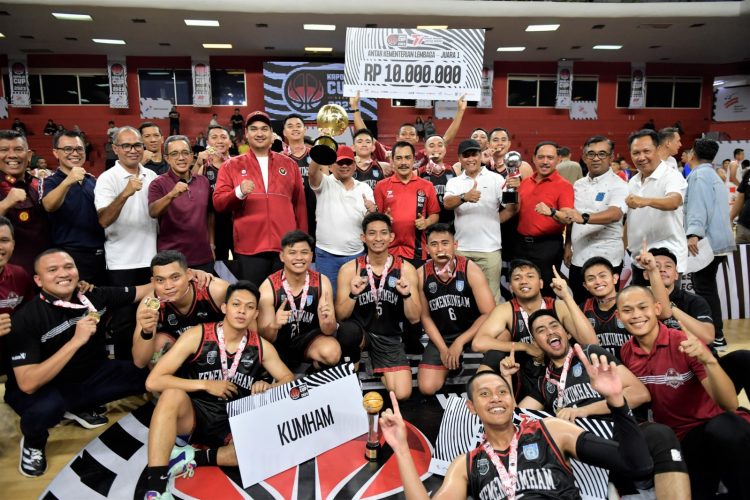 : Menteri Pemuda dan Olahraga Republik Indonesia (Menpora RI) Dito Ariotedjo, merasa senang sekaligus bangga dan mengapresiasi Kepolisian Republik Indonesia (Polri) yang menggelar serangkaian acara olahraga dalam rangka memperingati Hari Ulang Tahun (HUT) Bhayangkara ke-77 tahun 2023.(foto:raiky/kemenpora.go.id)