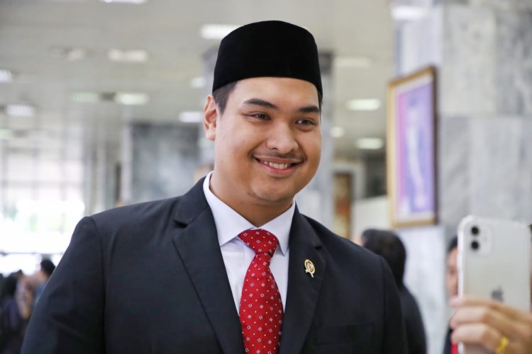 Menteri Pemuda dan Olahraga Republik Indonesia (Menpora RI) Dito Ariotedjo menyebut postur Anggaran Pendapatan dan Belanja Negara (APBN) 2024 dibidang kepemudaan dan keolahragaan mengalami kenaikan. Salah satu fokus diantaranya adalah mengenai infrastruktur yakni renovasi stadion.(foto:yayan/kemenpora.go.id)