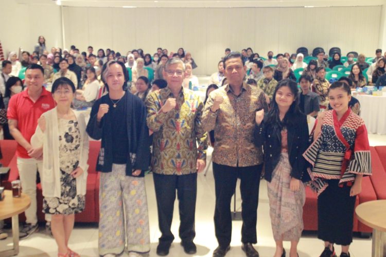 Mewakili Menteri Pemuda dan Olahraga Republik Internasional (Menpora RI) Dito Ariotedjo, Sesdep Pemberdayaan Pemuda Esa Sukmawijaya menghadiri peringatan Hari Pemuda Internasional di Perpusatakaan Nasional RI, Jakarta, Sabtu (12/8). Kemenpora berharap pemuda di Tanah Air mampu memperkuat jaringan antarsesama. (foto:istimewa)