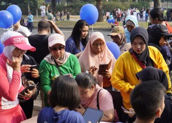 Hotel Santika Premiere Bintaro Bagi-bagi Roti dan Jus di Car Free Day