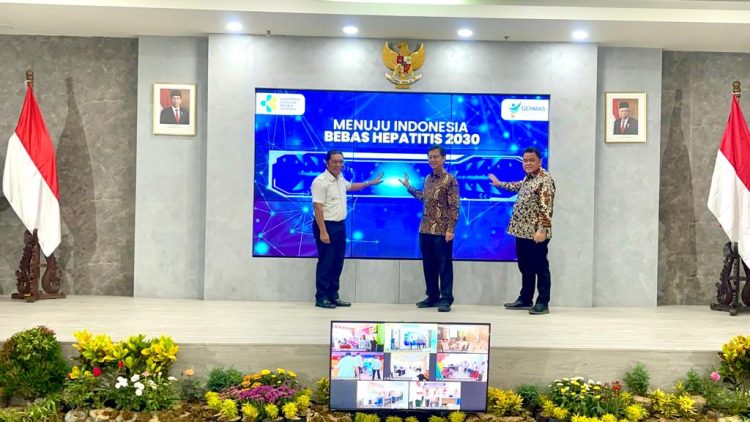 mencanangkan imunisasi Hepatitis B bagi para tenaga medis dan tenaga kesehatan seluruh Indonesia di RSU Kabupaten Tangerang. (RIK)