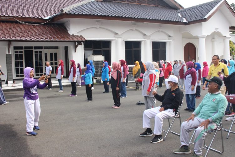 Senam bersama di Pendopo Kabupaten Tangerang. (IST)