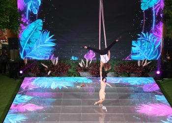 Hibur Pengunjung, Aerial Silk Dance dari Rusia Ramaikan Summarecon Expo 2023