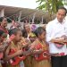 Lantunan Musik Ukulele Sambut Kehadiran Presiden Jokowi di Kawasan Pantai Semau